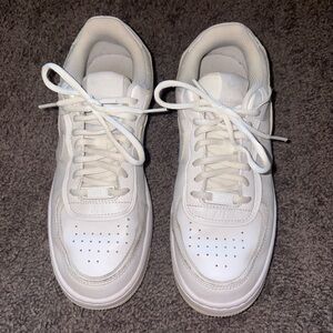 White NIKE Airforce 1s